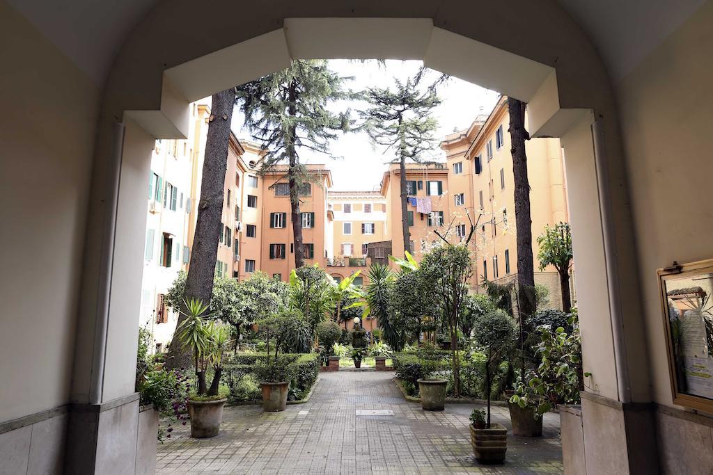 Caracciolo Guest House Rome Exterior photo